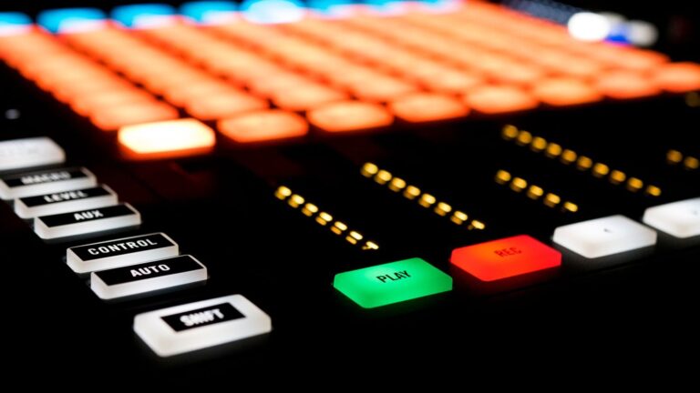 Surface de contrôle d'une console lumière avec boutons rétroéclairés